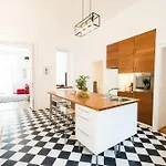 Anker Apartment At Deak Sq.