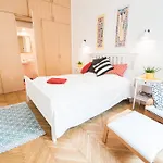 Anker Apartment At Deak Sq.